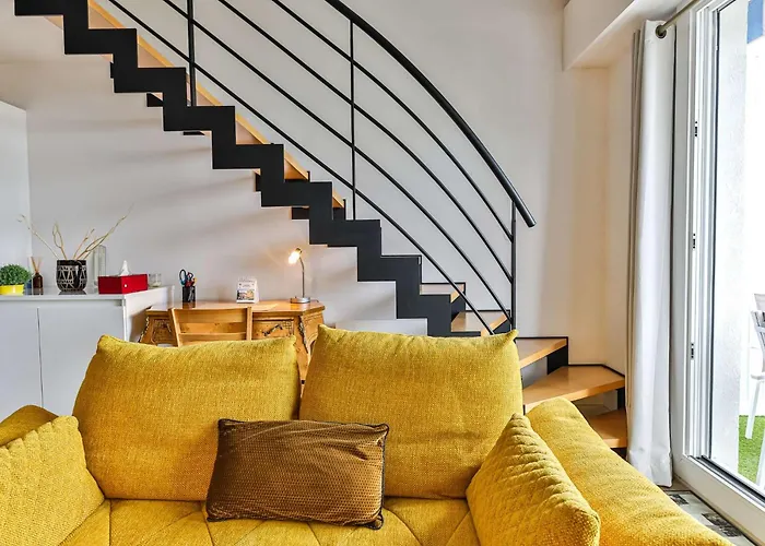 Duplex 4 Etoiles, Vue Et Port De Plaisance